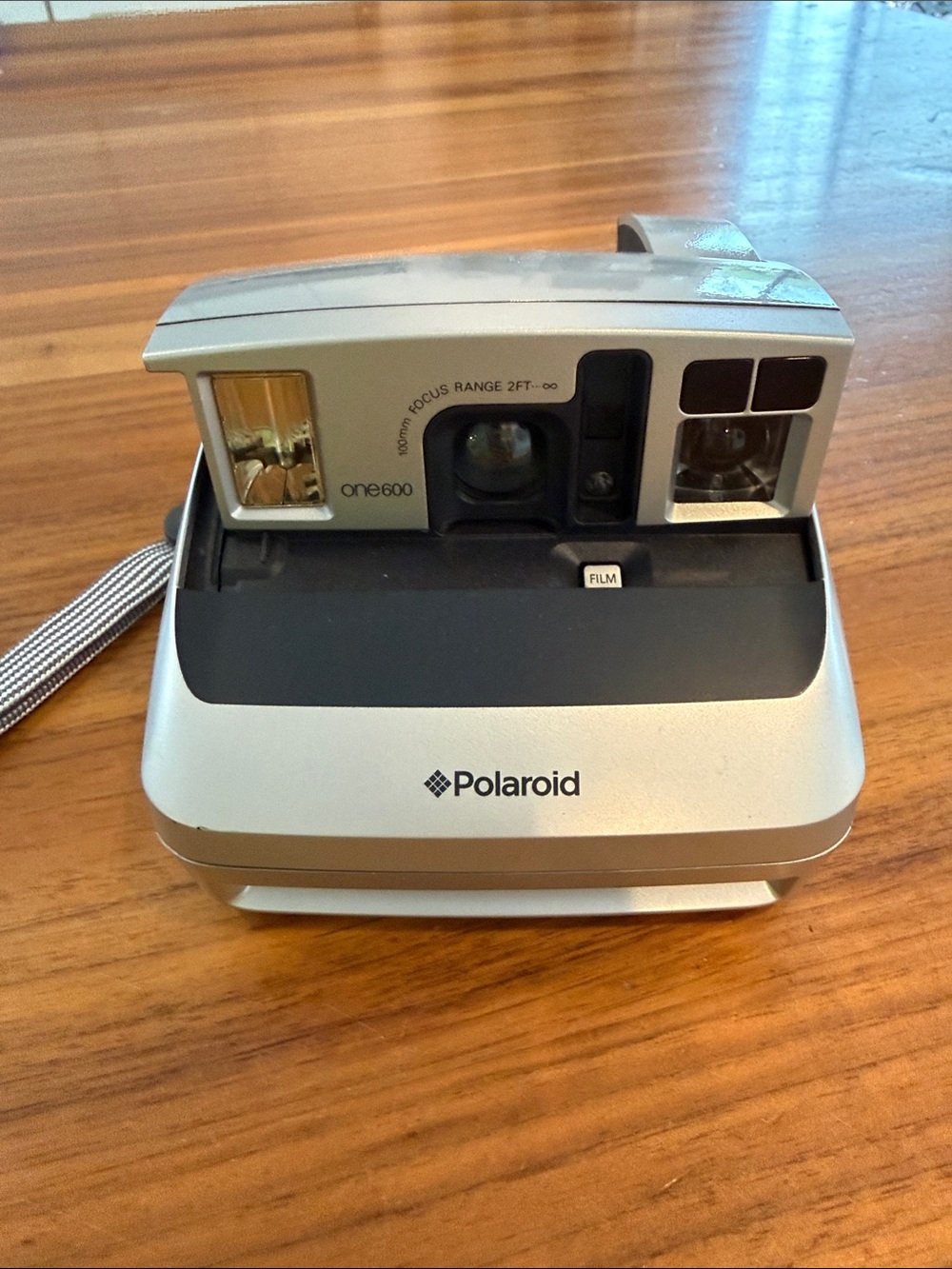 Polaroid One 600